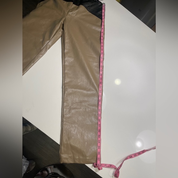 NWT COLOR BLOCK CUT OUT FAUX
LEATHER PU PANTS SIZE 6 - Medium - Picture 15 of 16